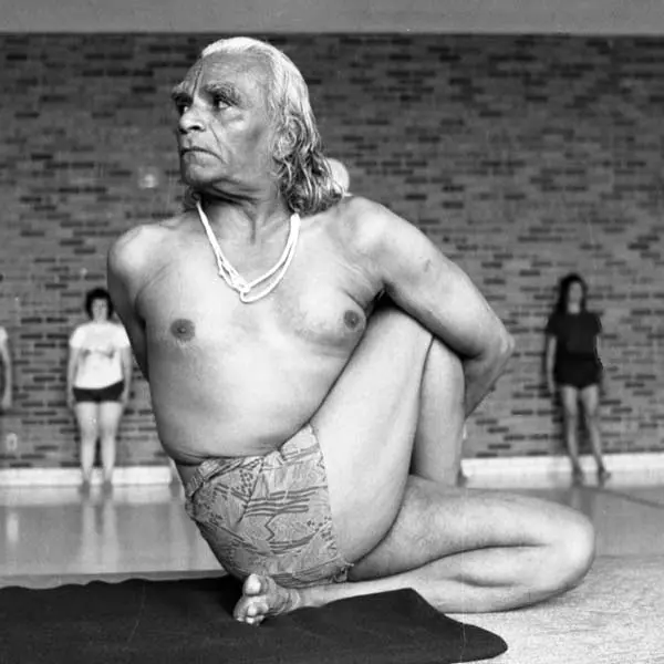 B.K.S. Iyengar yoga at Nilaya House, Dubai's premier Online Yoga site